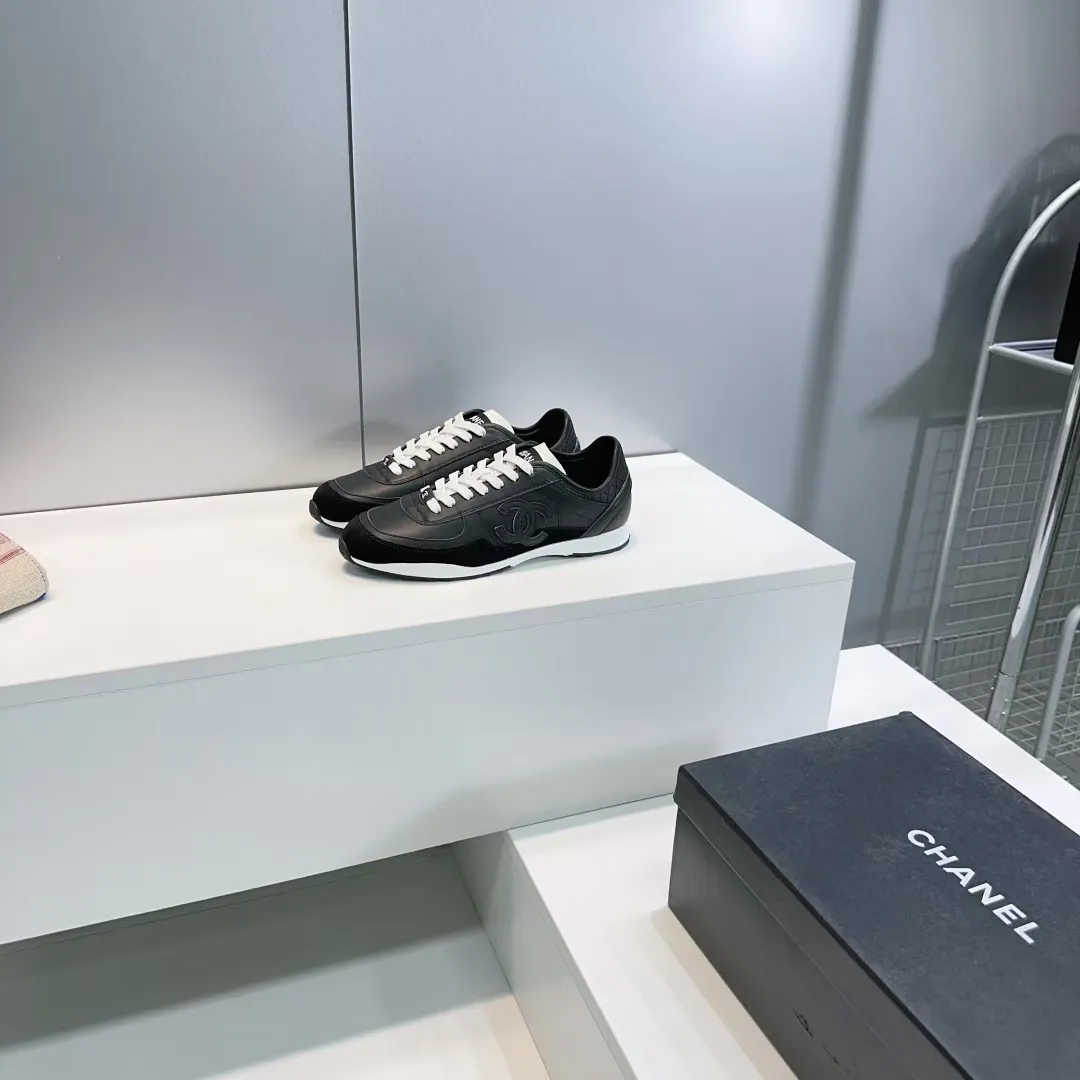 👟👟Ex-factory price 440👟👟 CHANEL Chanel 2025 new panda sneakers, color matching thick-soled casual sports shoes, upper: imported calfskin/imported suede, lining: imported sheepskin lining, outsole: TPU original outsole Size: #35-40 (40 customized, non-refundable)
